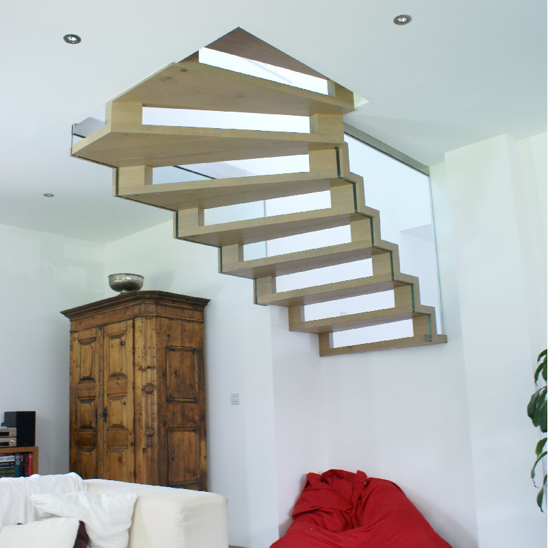 Referenzbild: Blocktreppe beidseitiges Glasgelaender in Eiche