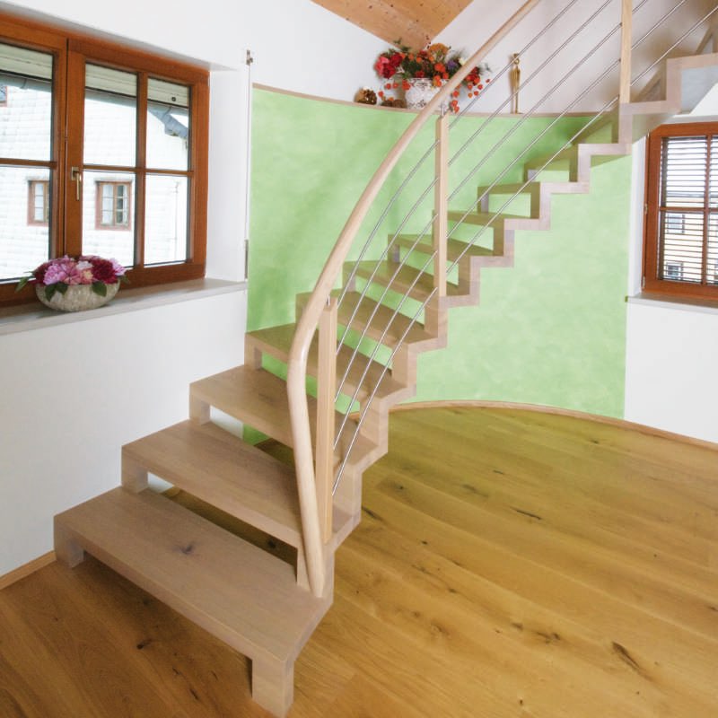 Referenzbild: Blocktreppe beidseitig mit Nirostageländer