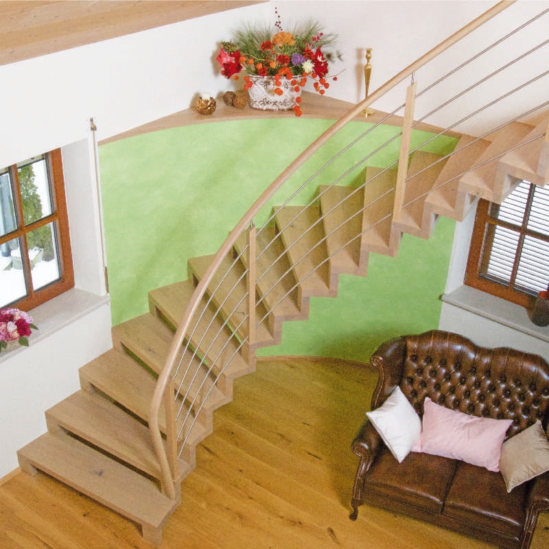Referenzbild: Blocktreppe beidseitig mit Nirostageländer